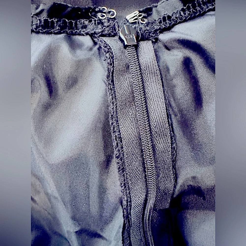 90’s CHIC Grunge MIDI Skirt By Notations, Velvety Floral Design Ruffled Length - Picture 5 of 16